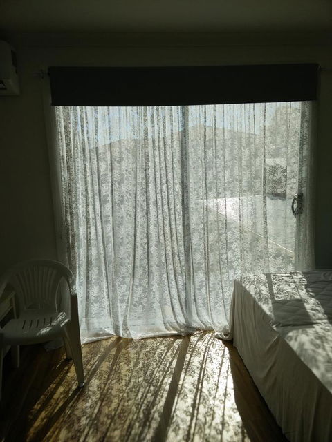 DIANELLA Budget Rooms Happy Place To Stay - South Australia Travel 18