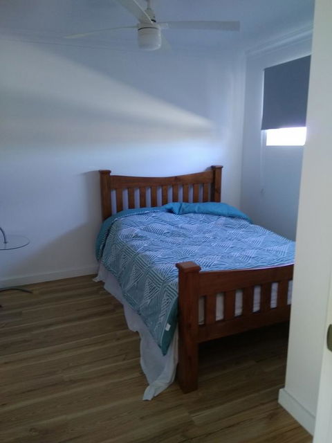 DIANELLA Budget Rooms Happy Place To Stay - South Australia Travel 15