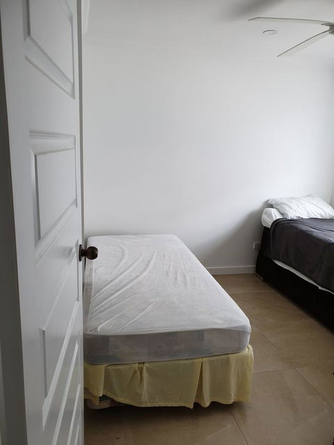 DIANELLA Budget Rooms Happy Place To Stay - South Australia Travel 1