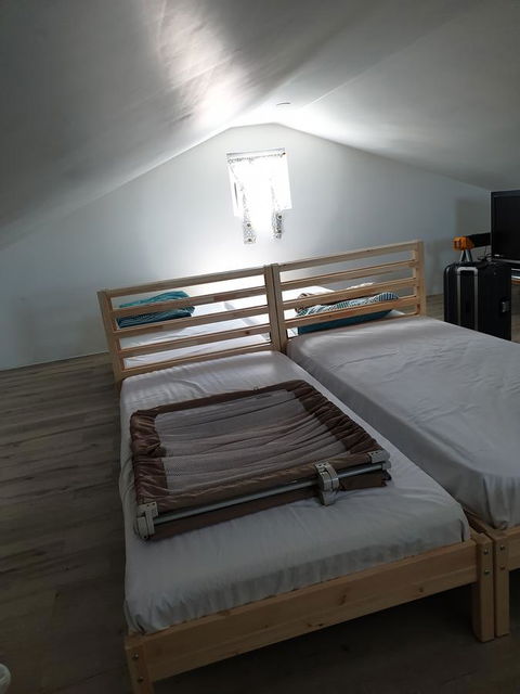DIANELLA Budget Rooms Happy Place To Stay - South Australia Travel 5