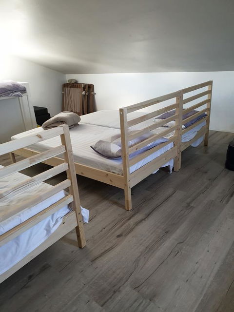 DIANELLA Budget Rooms Happy Place To Stay - South Australia Travel 21