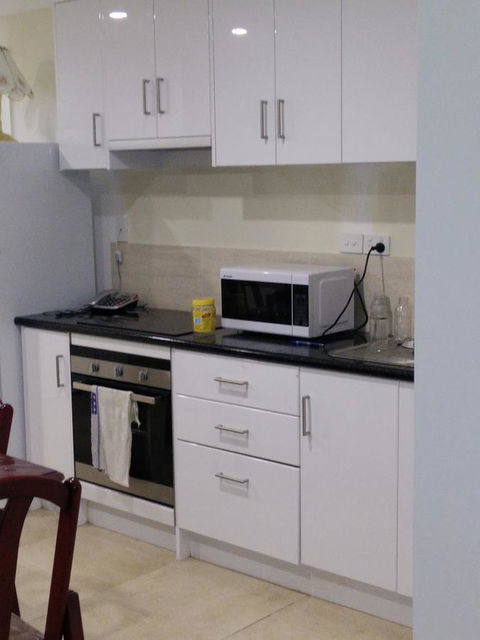 DIANELLA Budget Rooms Happy Place To Stay - South Australia Travel 25