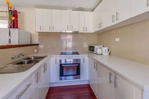 Brilliant, Neat, Convenient, Family-friendly House - South Australia Travel 5