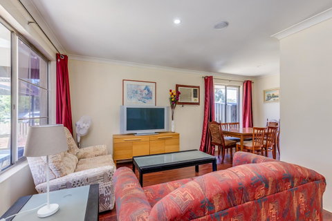 Brilliant, Neat, Convenient, Family-friendly House - South Australia Travel 0