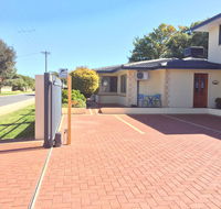 The Royal Dolphin Bed  Breakfast Safety Bay - South Australia Travel