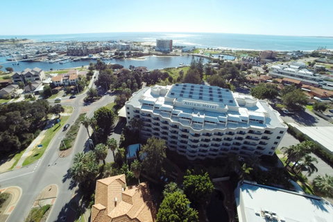 Atrium Hotel Mandurah - South Australia Travel 13