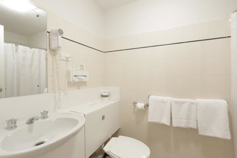 Atrium Hotel Mandurah - South Australia Travel 37