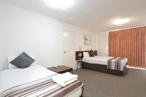 Atrium Hotel Mandurah - South Australia Travel 1