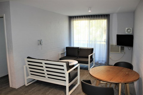 Atrium Hotel Mandurah - South Australia Travel 4
