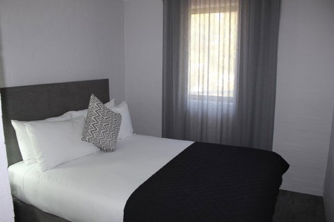 Atrium Hotel Mandurah - South Australia Travel 3