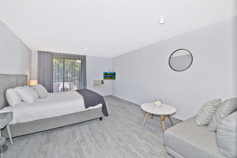 Atrium Hotel Mandurah - South Australia Travel 14