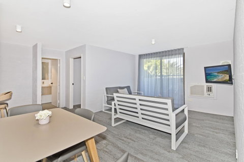 Atrium Hotel Mandurah - South Australia Travel 25