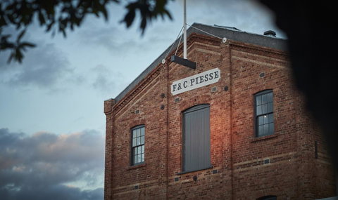 The Premier Mill Hotel - South Australia Travel 12