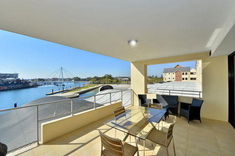 Dolphin Quay Apartments - South Australia Travel 9