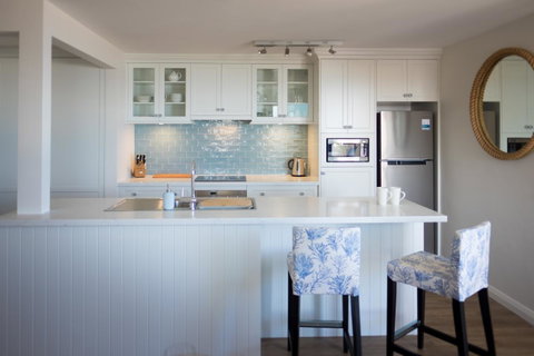 Cottesloe Blue Apartment - Executive Escapes - South Australia Travel 6