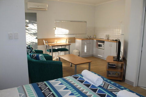 Mandurah Ocean Marina Chalets - South Australia Travel 1