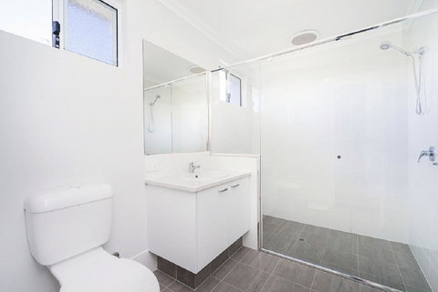 Victoria Park Town House - South Australia Travel 3