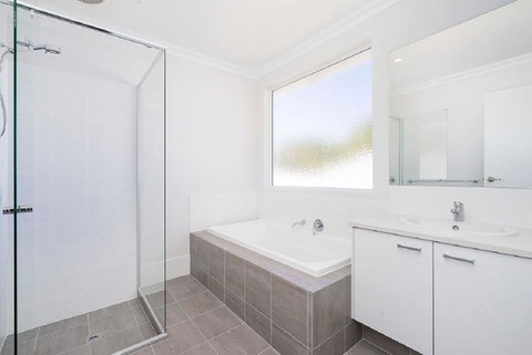Victoria Park Town House - South Australia Travel 6