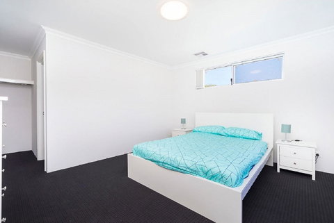 Victoria Park Town House - South Australia Travel 2