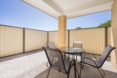 Victoria Park Town House - South Australia Travel 10