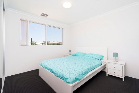 Victoria Park Town House - South Australia Travel 5