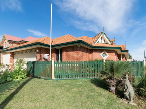 Ascot On Swan Bed & Breakfast - South Australia Travel 11