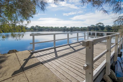 Ascot On Swan Bed & Breakfast - South Australia Travel 1