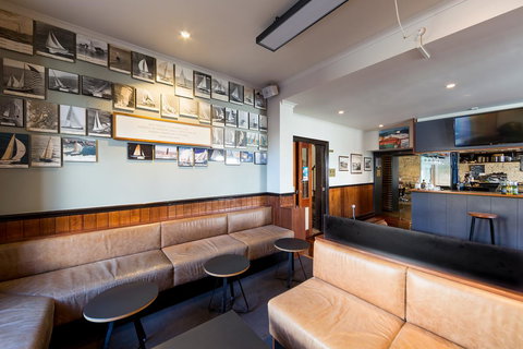 Customs House Hotel - South Australia Travel 1