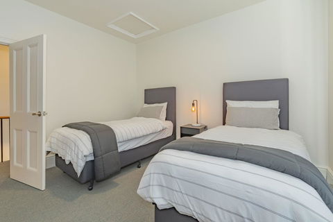 4 Bedroom House - Hobart CBD - Free Parking - Free WIFI - South Australia Travel 13