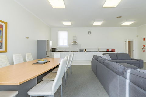 4 Bedroom House - Hobart CBD - Free Parking - Free WIFI - South Australia Travel 16