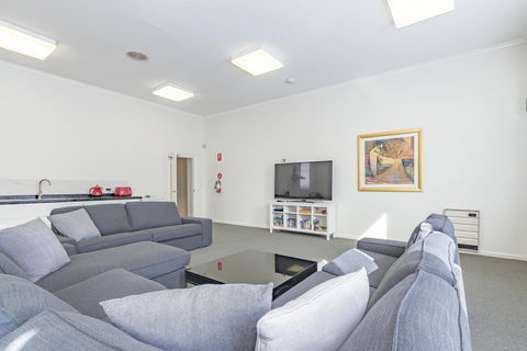 4 Bedroom House - Hobart CBD - Free Parking - Free WIFI - South Australia Travel 12
