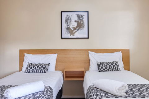 Elphin Serviced Apartments - South Australia Travel 3