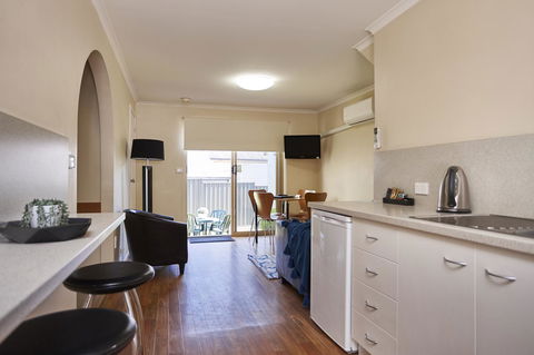 Elphin Serviced Apartments - South Australia Travel 30