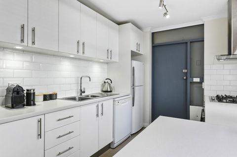 Trinity Hill Apartments - South Australia Travel 7