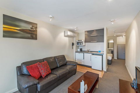 Mantra One Sandy Bay Road - South Australia Travel 30