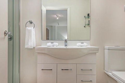 Mantra One Sandy Bay Road - South Australia Travel 15
