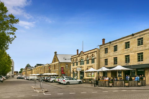Hobart Waterfront Apartments - South Australia Travel 15
