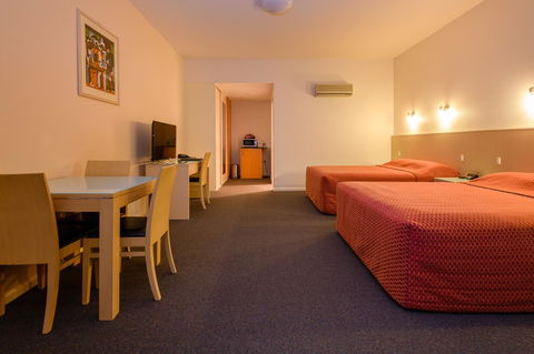 Mayfair Plaza Motel And Apartments - South Australia Travel 6