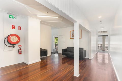 Newmarket Hotel - South Australia Travel 3