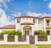 Nice home in the Regatta waters estate close to theme parks - South Australia Travel
