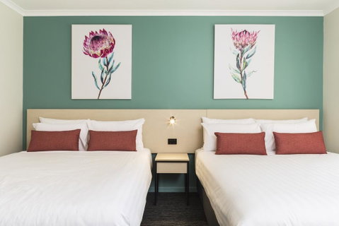 Nightcap At Balaclava Hotel - South Australia Travel 1