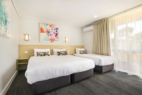 Nightcap At Coolaroo Hotel - South Australia Travel 1