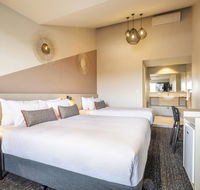 Nightcap at Manhattan Hotel - South Australia Travel