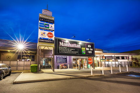 Nightcap At Manhattan Hotel - South Australia Travel 1