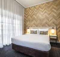 Nightcap at Sylvania Hotel - South Australia Travel