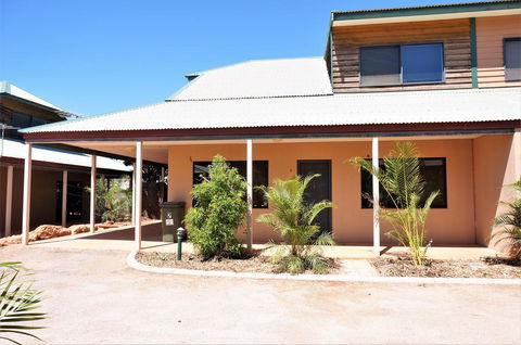 Ningaloo Breeze Villa 2 - 3 Bedroom Fully Self-Contained Holiday Accommodation - South Australia Travel 0