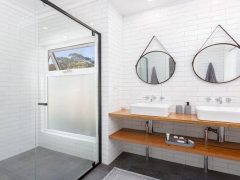 On A Hill - Modern Country Home Near Braidwood - South Australia Travel 3