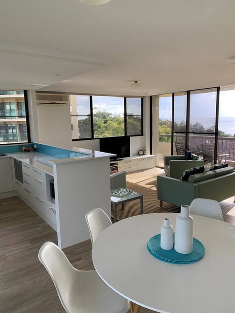 Pinnacle, Unit 701, 45-49 Head Street - South Australia Travel 3