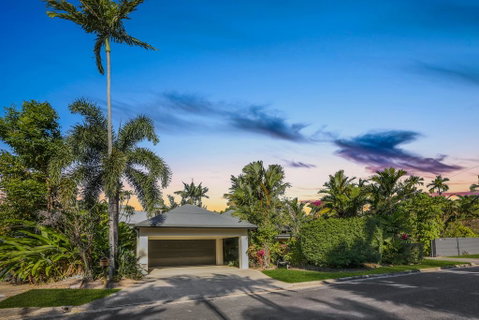 Poppy's Retreat Palm Cove - South Australia Travel 1