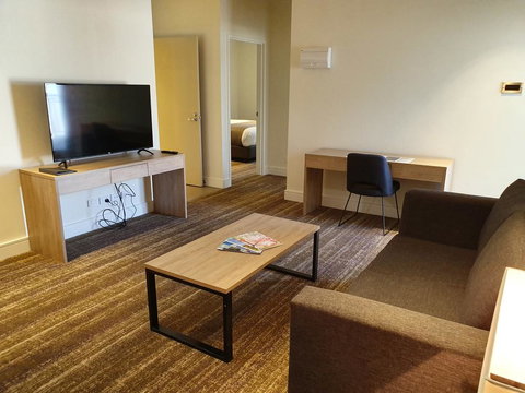 Porter's Plainland Hotel - South Australia Travel 1